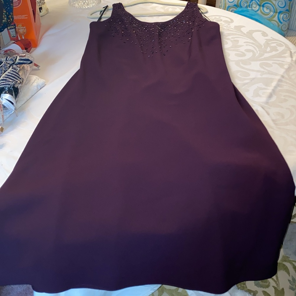 Virgo size 16 plum dress V-neck bees on the front